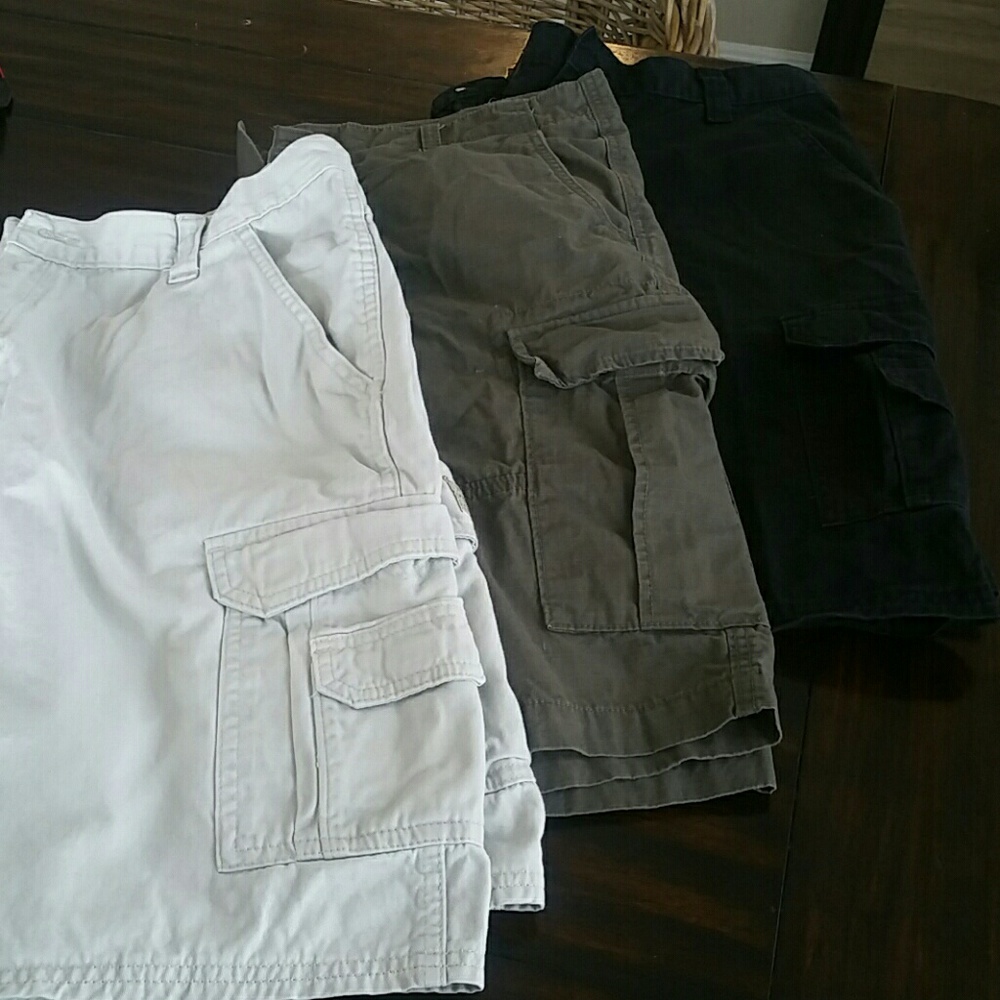 SOLD****Mens Cargo shorts Bundle Waist 38